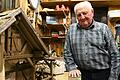 Alois Wehners Werkstatt hat der 78-Jährige bis heute im Gebrauch. Auch wenn die Nachfrage nach handgemachten Krippen mittlerweile eingebrochen ist.