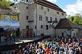 In diesem Jahr erstmals wieder möglich: ein Burghof voller Kinder - wie hier bei der Aufführung des 'Theater auf Tour' mit&nbsp;'Michel aus Lönneberga' im Mai 2019.