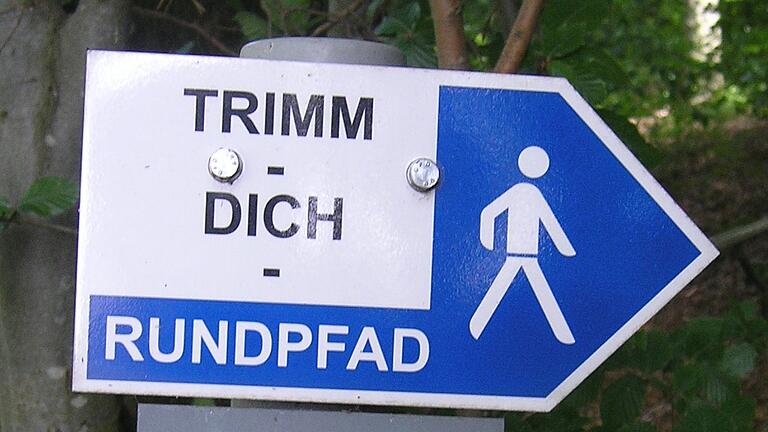 Trimm-dich-Pfade ,wie hier im Landkreis Kitzingen, sind frei zugängliche Sportanlagen in einigen Wäldern in der Region. Trimm-dich-Pfade ,wie hier im Landkreis Kitzingen, sind frei zugängliche Sportanlagen in einigen Wäldern in der Region.
