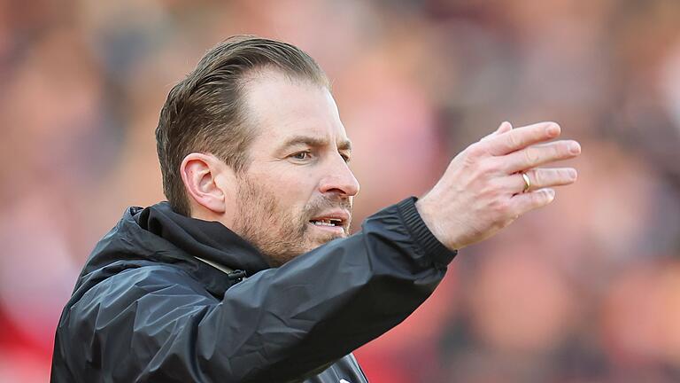 Jan Siewert       -  Fürth-Trainer Jan Siewert muss gegen Darmstadt auf seinen Kapitän verzichten.