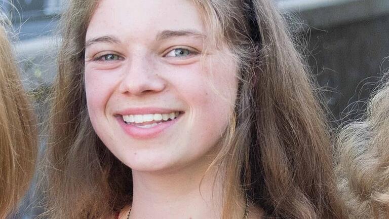 Paula Nitzl (17) aus Thüngersheim überbrückt die Zeit zwischen Abitur und Freiwilligem Sozialen Jahr mit politischem Engagement bei Fridays for Future. Paula Nitzl (17) aus Thüngersheim überbrückt die Zeit zwischen Abitur und Freiwilligem Sozialen Jahr mit politischem Engagement bei Fridays for Future.