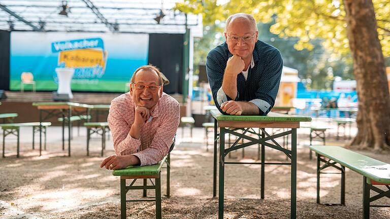 Lachen ist gesund: Deshalb lädt der Volkacher Kabarett Sommer 2021 auch dieses Jahr zu einer wahren Lach-Parade auf den Weinfestplatz ein. Volker Heißmann (links) und Martin Rassau freuen sich auf einen tollen zweiten Kabarett-Sommer in Volkach. Lachen ist gesund: Deshalb lädt der Volkacher Kabarett Sommer 2021 auch dieses Jahr zu einer wahren Lach-Parade auf den Weinfestplatz ein. Volker Heißmann (links) und Martin Rassau freuen sich auf einen tollen zweiten Kabarett-Sommer in Volkach.