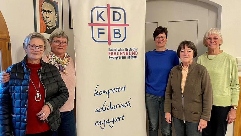 Sie sind eng verwurzelt mit dem Katholischen Frauenbund Haßfurt (von links): Rosi Eck, Elisabeth Stegner, Kathrin Wolf, Uta Voll und Monika Oeynhausen.
