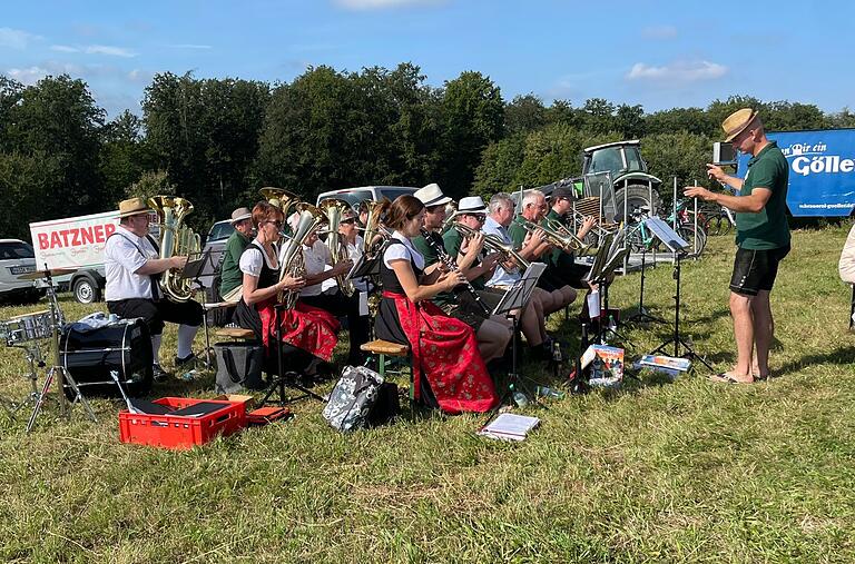Die Blaskapelle 'Harmonie' umrahmten den Gottesdienst musikalisch Die Blaskapelle 'Harmonie' umrahmten den Gottesdienst musikalisch