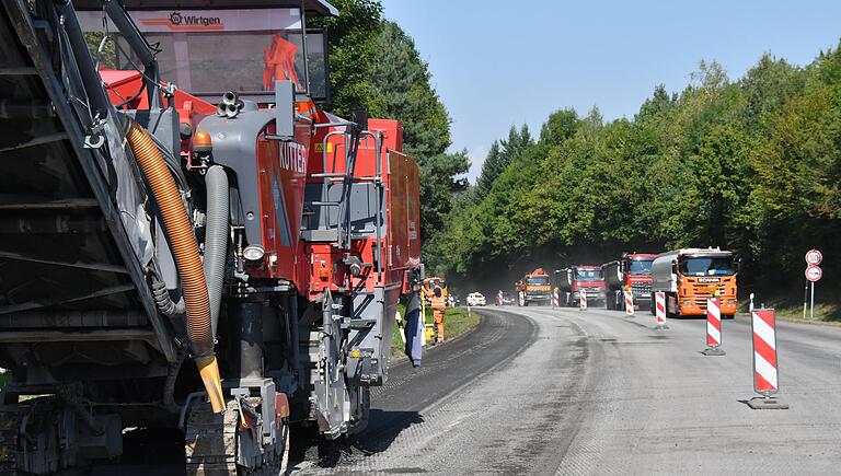 Auch auf den Landstraßen der Region (Archivbild) soll 2020 eifrig gebaut werden. Auch auf den Landstraßen der Region (Archivbild) soll 2020 eifrig gebaut werden.