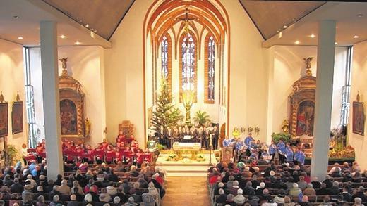 Weihnachtliches Gotteslob: Besinnliche Klänge erfüllten die Wallfahrtskirche „Maria im Grünen Tal“ in Retzbach. Vor 40 Jahren initiierte Pfarrer Gerold Postler das „Weihnachtliche Gotteslob“. Weihnachtliches Gotteslob: Besinnliche Klänge erfüllten die Wallfahrtskirche „Maria im Grünen Tal“ in Retzbach. Vor 40 Jahren initiierte Pfarrer Gerold Postler das „Weihnachtliche Gotteslob“.