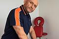 Auch der Physiotherapeut Attila Christ versucht, den Patienten die Verspannungen zu nehmen.&nbsp;