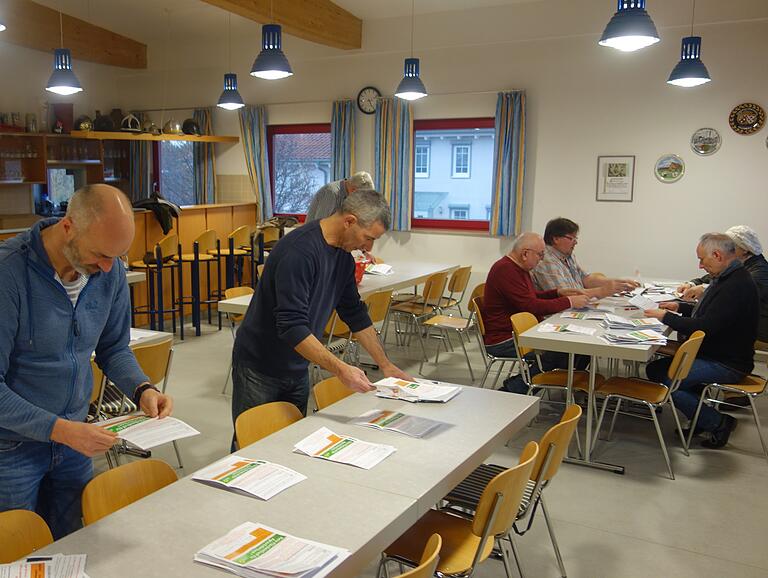 Auszählung der Unterschriftenaktion des Bürgerblocks Wiesentheid "Nein zur Salatfabrik". Auszählung der Unterschriftenaktion des Bürgerblocks Wiesentheid "Nein zur Salatfabrik".