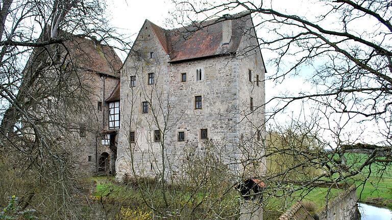 Die Burg Brennhausen wird gelegentlich im Sommer bewohnt.