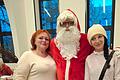 Freuten sich über den Besuch vom Nikolaus: Olena Pletenetska (links) und Ielizaveta Solodovnikova (rechts), langjährige ehrenamtliche Unterstützerinnen im Kinderhaus Ledward.