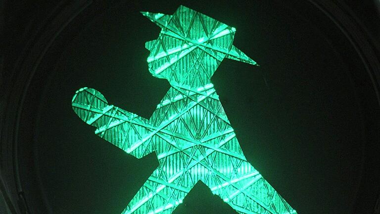 Das Berliner Ampelmännchen ist wohl das bekannteste, das von der Norm abweicht. Das Berliner Ampelmännchen ist wohl das bekannteste, das von der Norm abweicht.