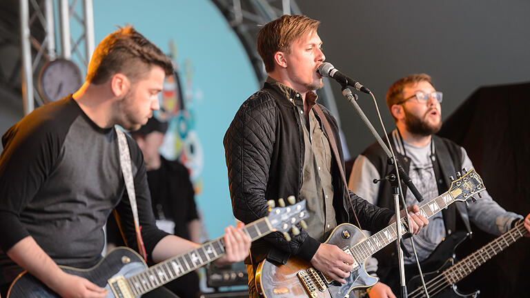 2017 spielte die Band auf der Draussen-Bühne beim 30. Umsonst & Draussen Festival auf den Mainwiesen in Würzburg. 2017 spielte die Band auf der Draussen-Bühne beim 30. Umsonst & Draussen Festival auf den Mainwiesen in Würzburg.