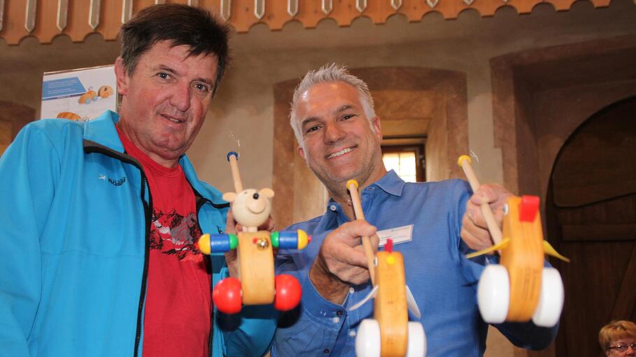 Ein Paradies für Kinder: Bei der Einkaufsmesse in Maria Bildhausen gab es unter anderem allerhand Spielzeug für jedes Alter.  FIsolde Krapf       -  Ein Paradies für Kinder: Bei der Einkaufsmesse in Maria Bildhausen gab es unter anderem allerhand Spielzeug für jedes Alter.  FIsolde Krapf