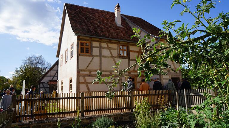 Die Allersheimer Landsynagoge wurde restauriert und im Freilandmuseum Bad Windsheim wieder aufgebaut. Die Allersheimer Landsynagoge wurde restauriert und im Freilandmuseum Bad Windsheim wieder aufgebaut. 