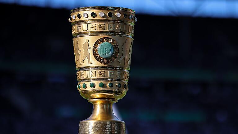 DFB-Pokal       -  Das Objekt der Begierde: Jeder Sieg im Pokal bringt zudem Geld.