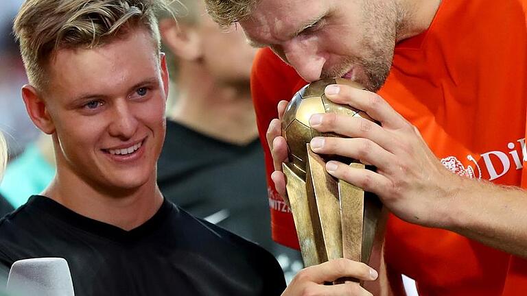 Fussball - Champions for Charity       -  _