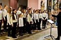 Mit 'Im Advent, im Advent' berührte der Unterstufenchor des Martin-Pollich-Gymnasiums unter der Leitung von Marcel Steinrichter die Zuhörer.