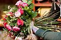 Für viele Paare ist der Valentinstag am 14. Februar eine Erinnerung, sich mehr um ihre Beziehung zu kümmern. Foto: Klaus-Dietmar Gabbert/dpa       -  Valentinstagssprüche für Freunde gibt es hier - mit kostenlosen Grüßen für WhatsApp.