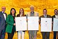Bayerischer Staatsehrenpreis für Wein 2024 (von links):&nbsp; Artur Steinmann (Präsident des Fränkischen Weinbauverbands), Landwirtschaftsministerin Michaela Kaniber, Alexa Kreglinger, Robert Haller (Weingutsleiter Bürgerspital), Klaus Höfling, Stefan Bardorf und die Fränkische Weinkönigin Lisa Lehritter.