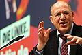 Der prominente Linken-Politiker Gregor Gysi ist entsetzt über die Vorgänge im Thüringer Landtag und fordert Neuwahlen sowohl im Land wie im Bund.&nbsp;
