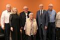 Gerda Frantzen (Vierte von links) feierte in Haßfurt ihren 95. Geburtstag. Dazu gratulierten (von links) Sohn Manfred, Enkelin Marion, Zweiter Bürgermeister Norbert Geier, Landrat Wilhelm Schneider, Sohn Wolfgang und Sohn Richard.