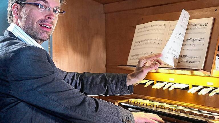 Bach fordert das Können: Matthias Querbach an der Orgel der Würzburger Johanniskirche. Bach fordert das Können: Matthias Querbach an der Orgel der Würzburger Johanniskirche.