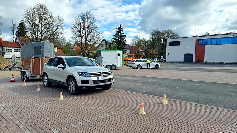 Die Übungen beim Hängerfahrtraining waren vielseitig. Die Übungen beim Hängerfahrtraining waren vielseitig.