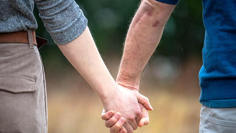 Paar.jpeg       -  Ob als Partnerschaft oder als Freundschaft – Liebe zeigt sich auf vielfältige Weise.