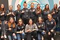 Die U17 des ETSV Würzburg feierte gemeinsam mit ihrer Kameradin deren Triumph: (hinten von links) Meike Götzelmann, Marie Glos, Sophia Papadopoulos, Julia Miksch, Frankziska Dutz, Anna Bernhart, Alina Neeb, Laura Issing, Trainer Dieter Kölbl, (vorne von links) Lisa Hecker, Emilia Scheder, Antonia Schlothauer, Selin Kuruoglu, Paula Höfler und Ena Sicaja.