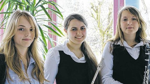 Gaben der Matinee den musikalischen Rahmen: (v. li.) Xenia H. (Gesang), Vera Bub (Querflöte) und Julia Müller (Klarinette). Gaben der Matinee den musikalischen Rahmen: (v. li.) Xenia H. (Gesang), Vera Bub (Querflöte) und Julia Müller (Klarinette).