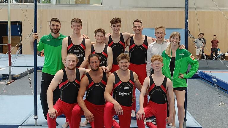 Platz vier beim ersten Wettkampf in der Landesliga (hinten von links): Jonas Andre, Marcel Wanner, Julian Burzer, Tim Rappel, Thomas Nagel, Julius Hartrich und Annika Öttinger. Vorne von links: Constantin Will, Jeton Ibrahimi, Paul Stöhr und Tim Nees. Platz vier beim ersten Wettkampf in der Landesliga (hinten von links): Jonas Andre, Marcel Wanner, Julian Burzer, Tim Rappel, Thomas Nagel, Julius Hartrich und Annika Öttinger. Vorne von links: Constantin Will, Jeton Ibrahimi, Paul Stöhr und Tim Nees.