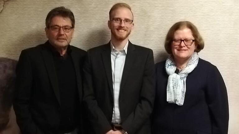 Bürgermeisterkandidat Rene Schleich (Mitte) mit dem Kreisvorsitzenden Manfred Dülk und Bürgermeisterin Klara Schömig (Güntersleben). Bürgermeisterkandidat Rene Schleich (Mitte) mit dem Kreisvorsitzenden Manfred Dülk und Bürgermeisterin Klara Schömig (Güntersleben).