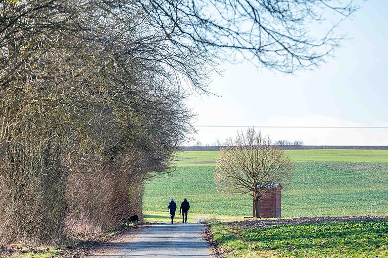 Unterwegs auf der Rundtour 'Zum Kreuzweg' - bei Sonnenschein fällt das Laufen leichter. Unterwegs auf der Rundtour 'Zum Kreuzweg' - bei Sonnenschein fällt das Laufen leichter.