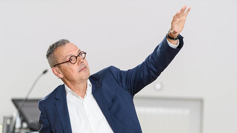 Hätte selbst gerne an der Universität Würzburg noch länger als regulärer Professor gearbeitet: Wirtschaftswissenschaftler Peter Bofinger.