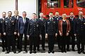 Die neue und alte Führungsmannschaft der Freiwilligen Feuerwehr Bergrheinfeld zusammen mit Vertretern der Kreisbrandinspektion (von links): Kreisbrandrat Holger Strunk, die Kreisbrandinspektoren Andreas Schraud und Alexander Bönig, Ehrenkreisbrandinspektor Peter Hauke, Bürgermeister Ulrich Werner, der scheidende Kommandant Matthias Endres, der neue Kommandant Daniel Hornung, seine beiden Stellvertreter Ralf Weippert und Daniel Krückel, dritte Bürgermeisterin Friederike Weippert, die beiden Vereinsvorstände Moritz Rösch und Matthias Smuda.
