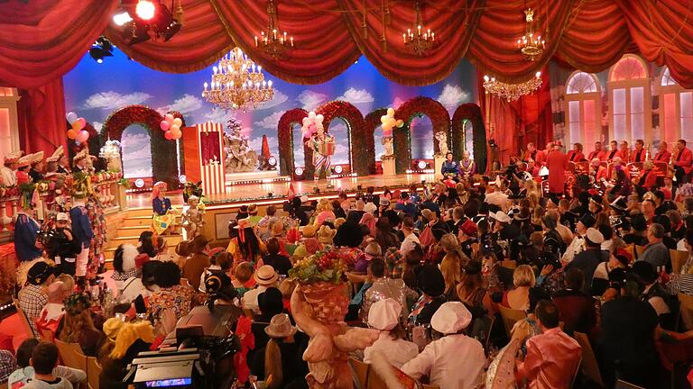 Bei der Generalprobe und der Livesendung von "Fastnacht in Franken" konnten jeweils rund 600 Zuschauer live in den Mainfrankensälen dabei sein. Bei der Generalprobe und der Livesendung von "Fastnacht in Franken" konnten jeweils rund 600 Zuschauer live in den Mainfrankensälen dabei sein.
