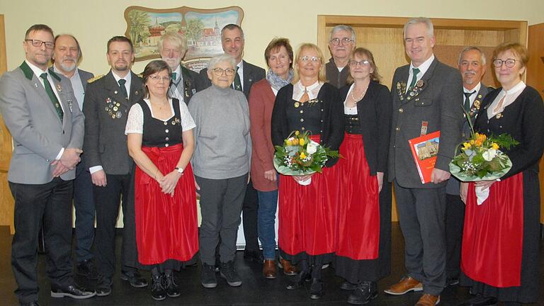 Beim Gräflichen Schützenverein Markt Einersheim wurden einige treue und erfolgreiche Frauen und Männer geehrt.