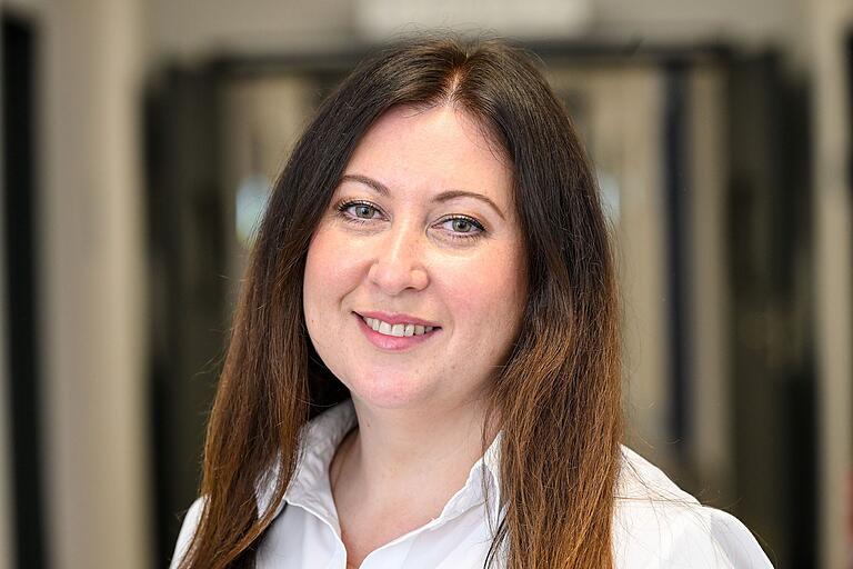 Elektroingenieurin Marina Yevtushenko macht gerade Praktikum bei dem Energieversorger LKW in Kitzingen. Die Agentur für Arbeit in Würzburg versucht Ukrainerinnen über den Job-Turbo in den Arbeitsmarkt zu bekommen.