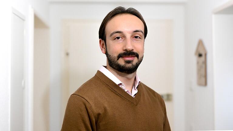 Adnan Ajam Oghli ist Elektroingenieur und lebt mit seiner Familie in Schweinfurt.