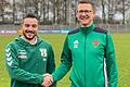 Handschlag auf gutes Gelingen: Der 1. FC Schweinfurt 05 (rechts Dominik Groß, Vorstand Jugend beim FC) und der TSV Großbardorf (links Manuel Leicht, Teammanager Herren beim TSV) arbeiten künftig im Nachwuchsbereich zusammen.