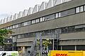 Die sogenannte Posthalle am Bahnhof in Würzburg beherbergt, seit dem Verkauf durch die Post an einen Projektentwickler, verschiedene Organisationen und Vereine. Auch eine Veranstaltungshalle gehört dazu. Der Projektentwickler möchte die Halle abreißen und durch Wohnbebauung ersetzten.