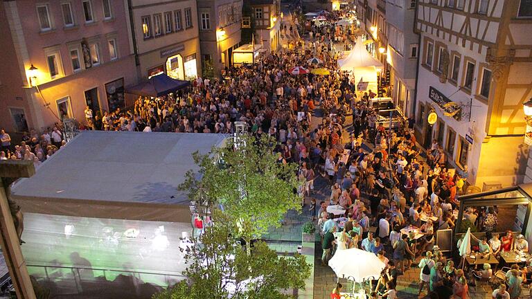 Jede Menge war 2018 bei der Ochsenfurter Musiknacht los. So wünschen sich das die Veranstalter auch für dieses Jahr. Jede Menge war 2018 bei der Ochsenfurter Musiknacht los. So wünschen sich das die Veranstalter auch für dieses Jahr.