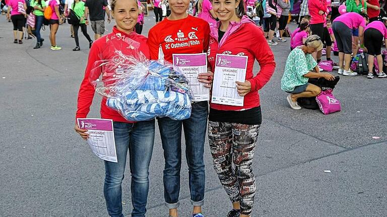 Siegreiches Trio: Bereits zum dritten Mal war ein Team aus Ostheim am schnellsten in München unterwegs, von links: Maja Betz, Susanne Haßmüller und Simona Greier. Siegreiches Trio: Bereits zum dritten Mal war ein Team aus Ostheim am schnellsten in München unterwegs, von links: Maja Betz, Susanne Haßmüller und Simona Greier.
