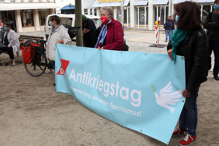 Kundgebung auf dem Schweinfurter Georg-Wichtermann-Platz zum Antikriegstag. Kundgebung auf dem Schweinfurter Georg-Wichtermann-Platz zum Antikriegstag.