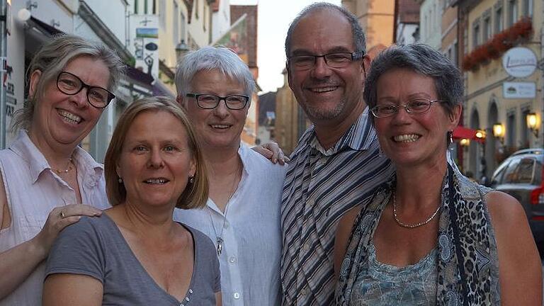 Der runderneuerte Vorstand des Gewerbeverbandes Volkach (von links): Anne Dinkel, Susanne Reinholz, Barbara Haßfurter, Erich Kestler und Anita Krämer-Gerhard. Der runderneuerte Vorstand des Gewerbeverbandes Volkach (von links): Anne Dinkel, Susanne Reinholz, Barbara Haßfurter, Erich Kestler und Anita Krämer-Gerhard.