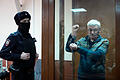Prozess gegen Menschenrechtler Orlow in Russland.jpeg       -  Ungebrochen: Der russische Menschenrechtler Oleg Orlow steht mit Handschellen in einem Gerichtssaal bei der erneuten Verhandlung wegen wiederholter Diskreditierung der russischen Armee.