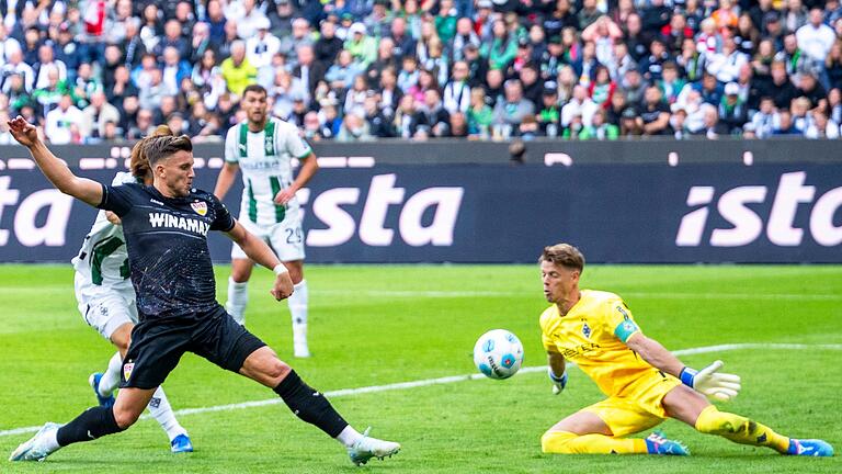 Borussia Mönchengladbach - VfB Stuttgart       -  Trifft gleich doppelt für den VfB. Ermedin Demirovic