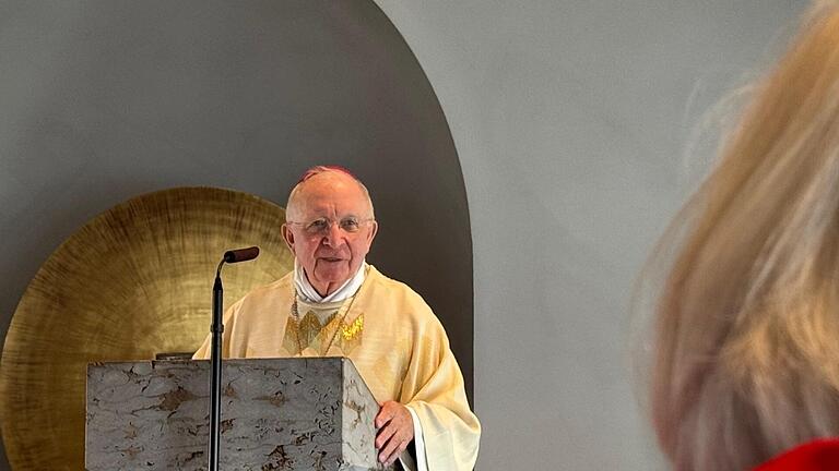 Weihbischof Ulrich Boom dankte den ehrenamtlichen Maltesern für ihr Engagement. Weihbischof Ulrich Boom dankte den ehrenamtlichen Maltesern für ihr Engagement.