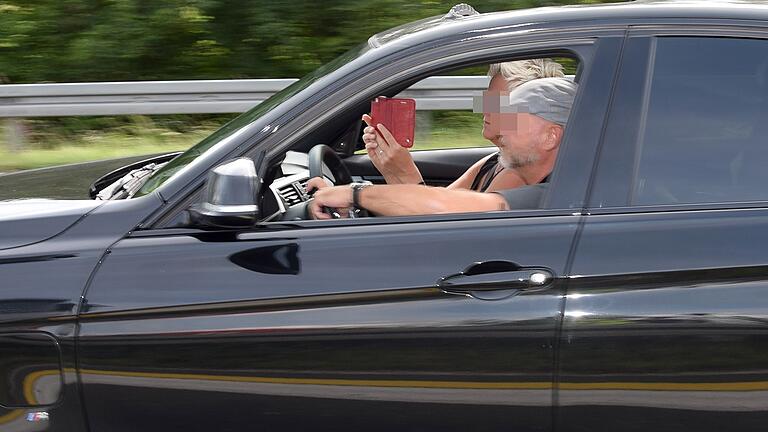 Staubilanz: A3 bundesweiter Spitzenreiter - Gaffer sorgen für Staus, hier auf der A3 bei Schlüsselfeld. Staubilanz: A3 bundesweiter Spitzenreiter - Gaffer sorgen für Staus, hier auf der A3 bei Schlüsselfeld.