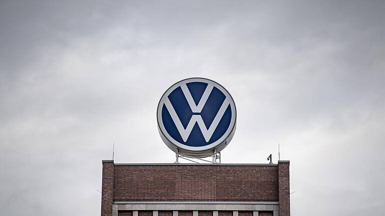 VW       -  Autoaktien verlieren nach dem Bekanntwerden von Trumps Zollplänen an der Börse - besonders VW (Archivbild)